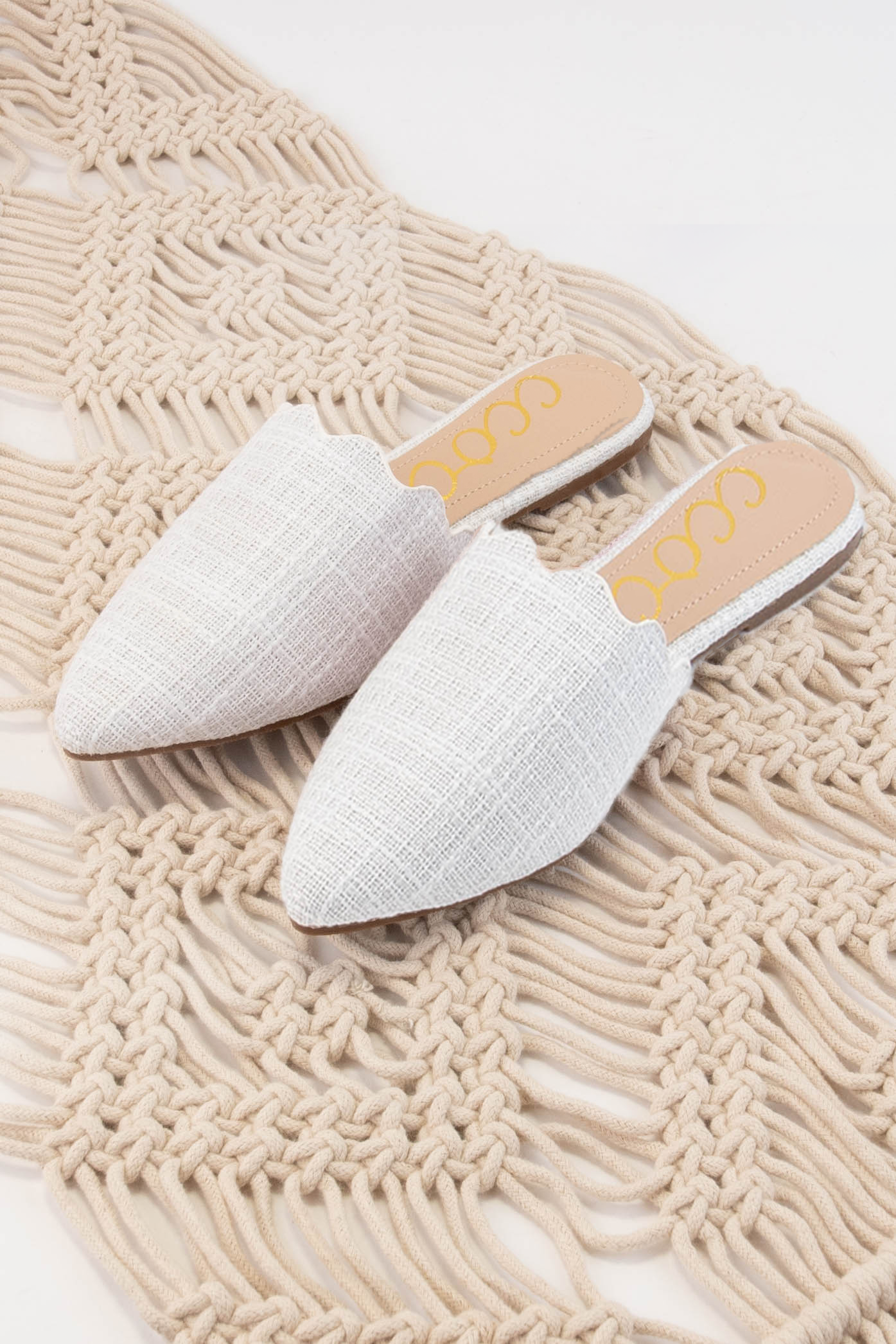 Dandelion Scalloped Flat